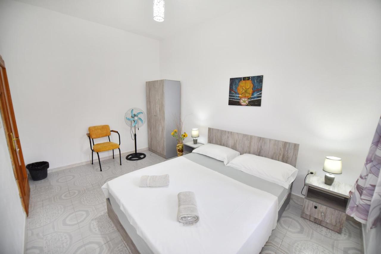 12 B&B Shkoder Luaran gambar